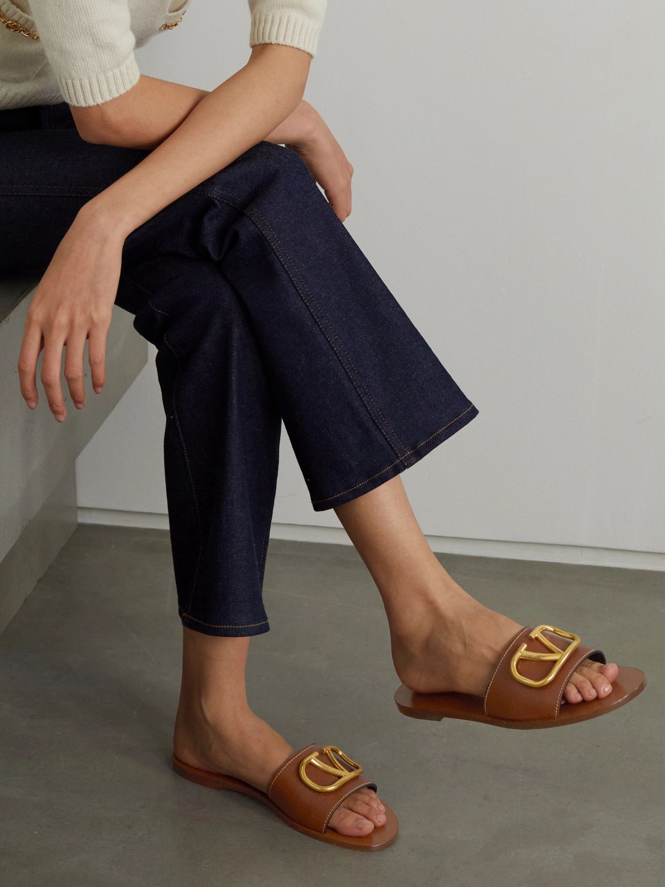 Valentino Garavani Vlogo Textured-leather Slides™